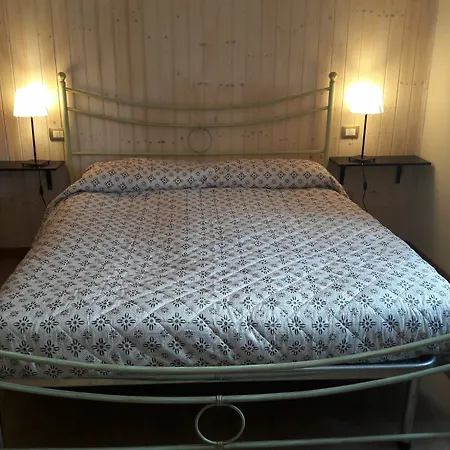 Casa Robinia 招待所 3*